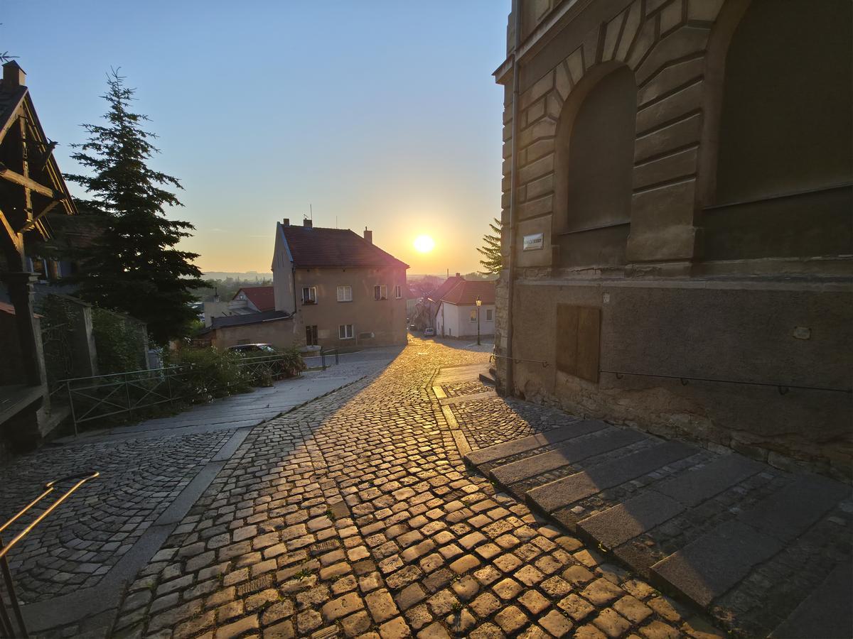 nádražní schody vedle Prvorepubliková trafika
