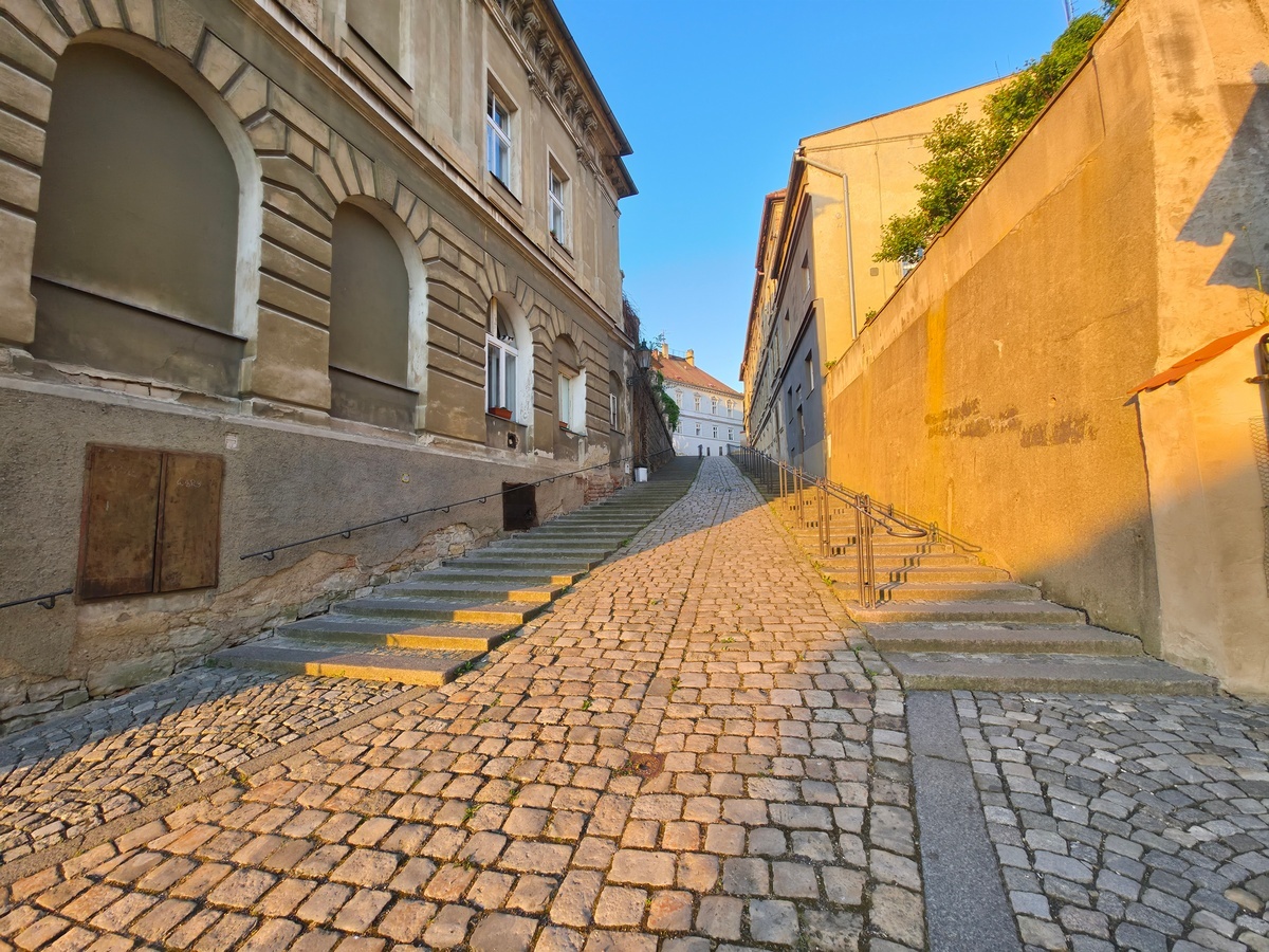 nádražní schody Prvorepubliková trafika