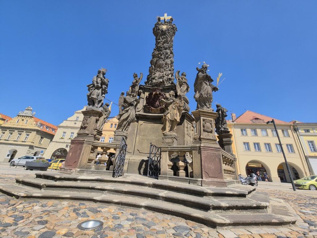 Žatec Sloup se sousoším Nejsvětější Trojice